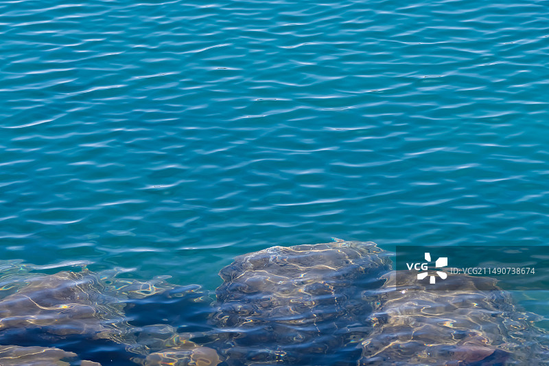 赛里木湖湖水图片素材