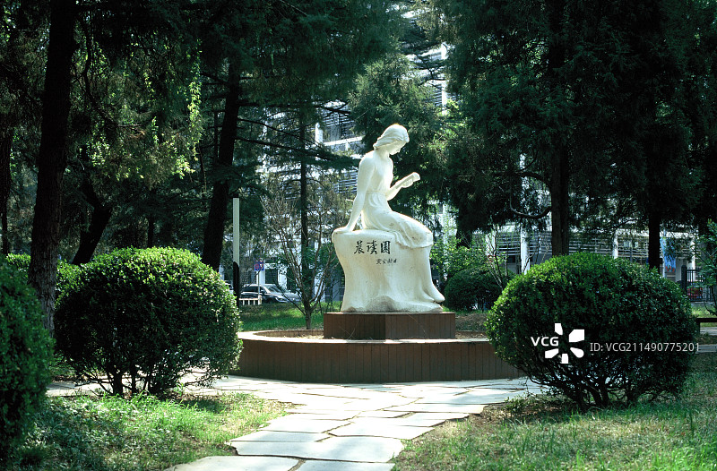 北京外国语大学晨读园图片素材