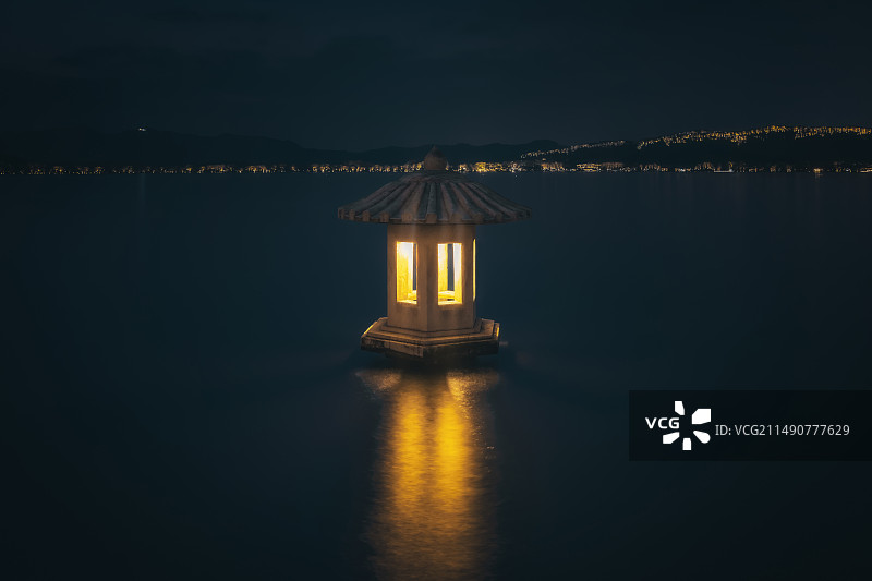 夜晚的翠光亭图片素材