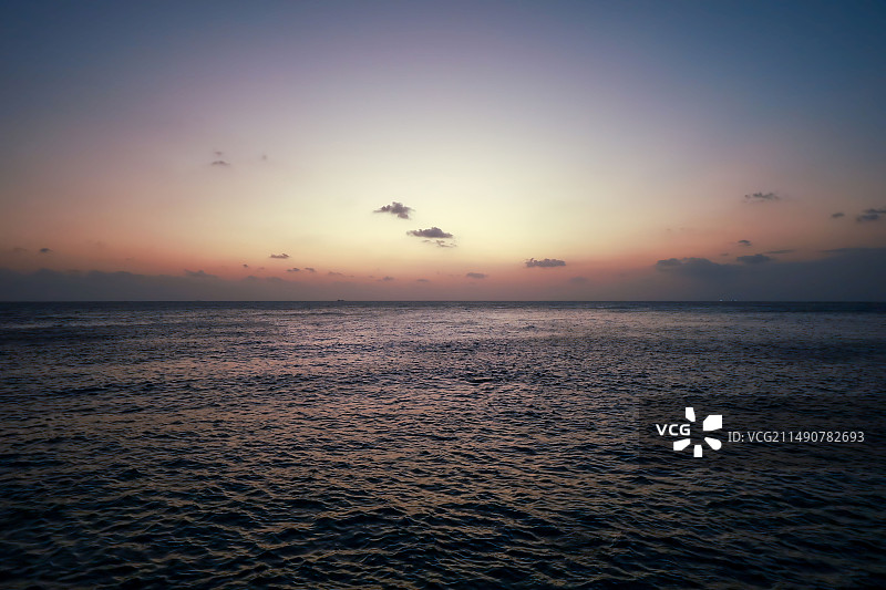海南三亚西岛傍晚黄昏的海洋图片素材