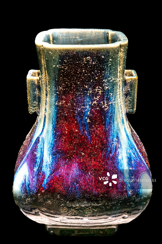 清代窑变釉四方贯耳瓶图片素材