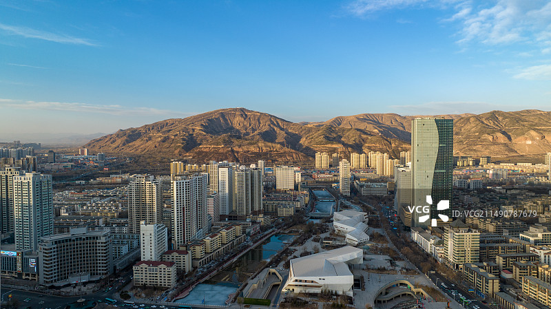 航拍青海省西宁市城西区晴天城市天际线图片素材