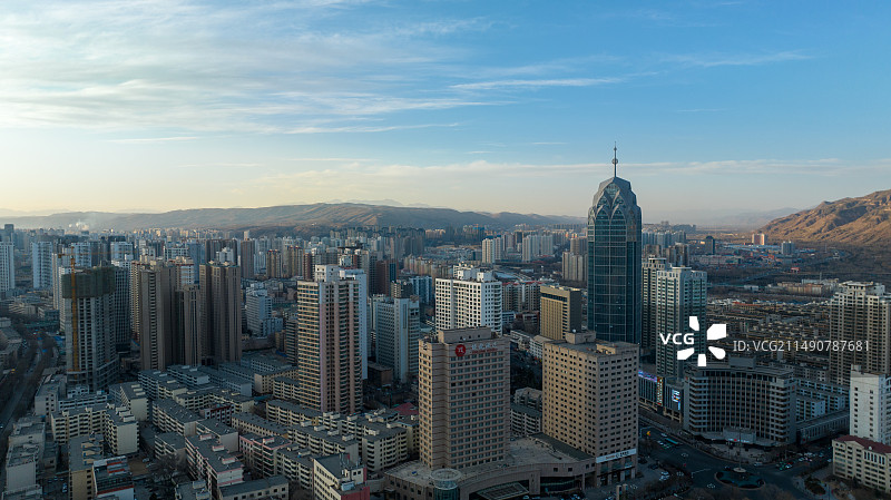 航拍青海省西宁市城西区晴天城市天际线图片素材