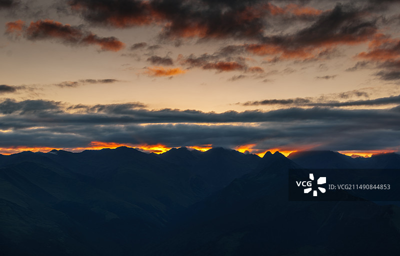 达瓦更扎金光乍现图片素材