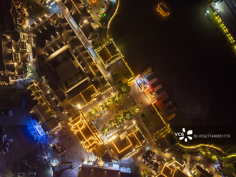 俯瞰开封五一长假期间，清明上河园夜景图片素材