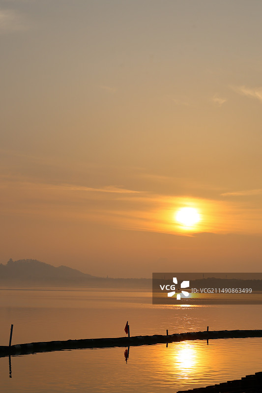 湖北武汉动物日出凌波门图片素材