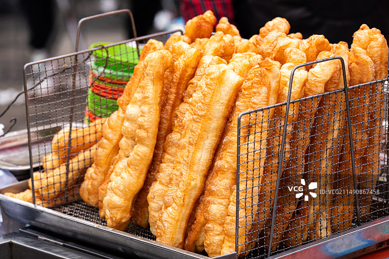 早市炸油条图片素材