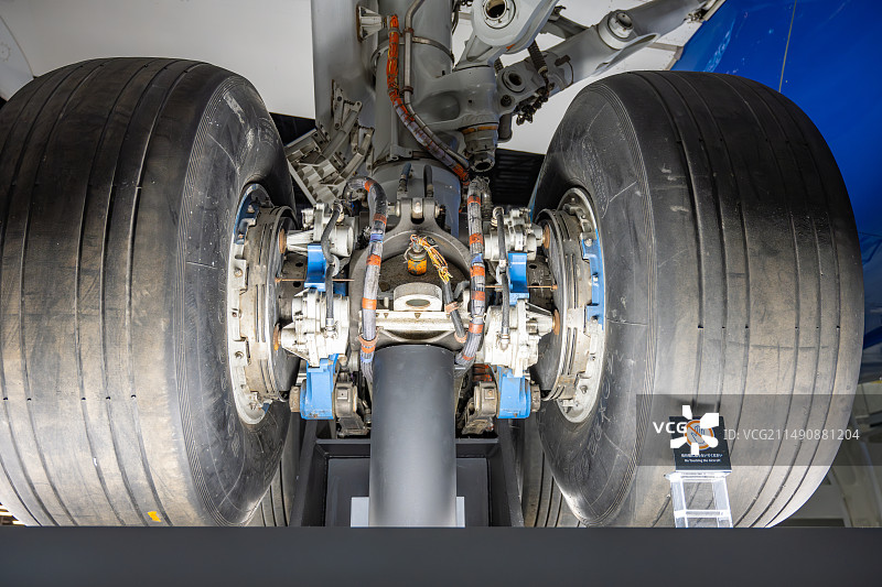 波音787（Boeing）梦想客机起落架轮胎图片素材
