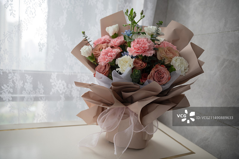 漂亮的手捧花图片素材