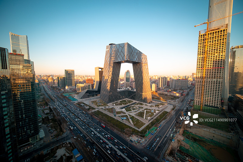 北京央视大楼道路车流夜景图片素材