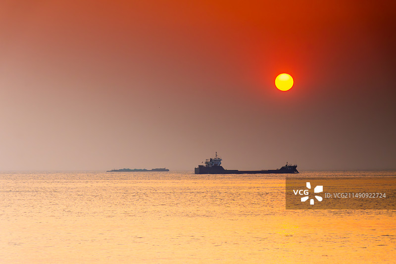 落日江豚湾图片素材