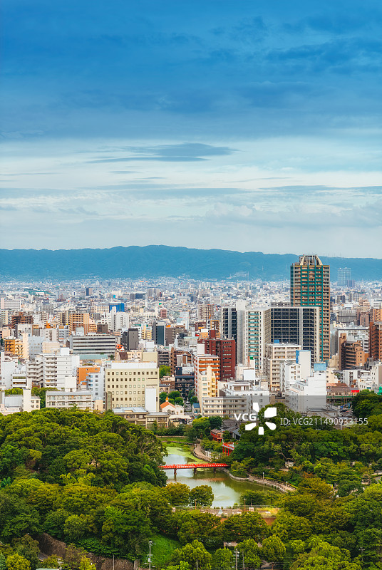 日本，大阪，通天阁视角，河底池，统国寺，天王寺公园，都市天际线图片素材