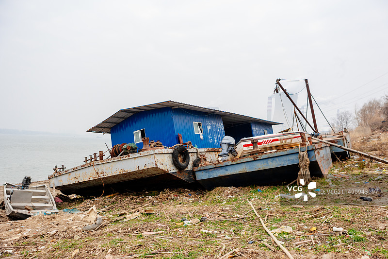废弃的船坞轮船图片素材