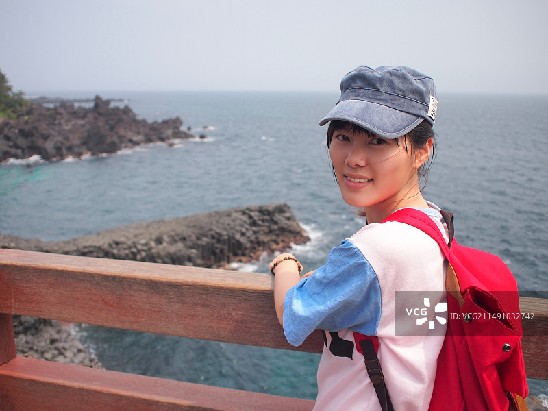 中国女生在韩国济州岛旅行图片素材