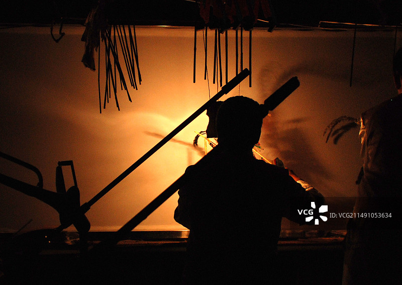 皮影戏表演者图片素材