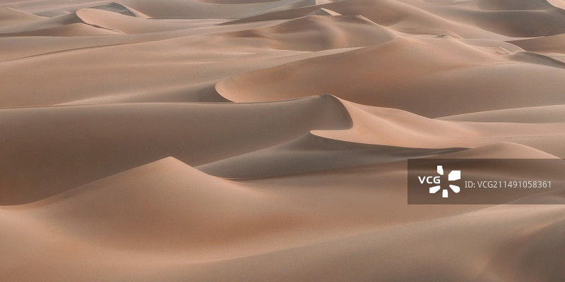 尉犁葫芦岛旁的塔克拉玛干沙漠图片素材