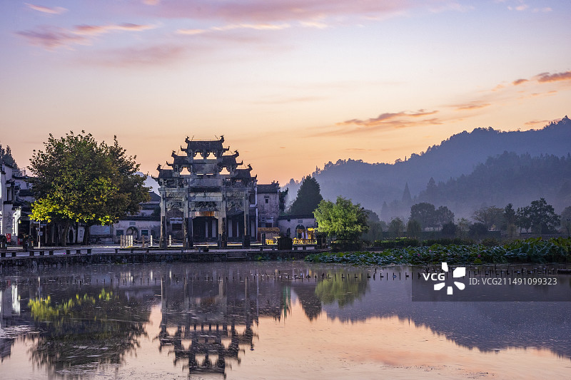 安徽黟县西递古村早晨风光图片素材