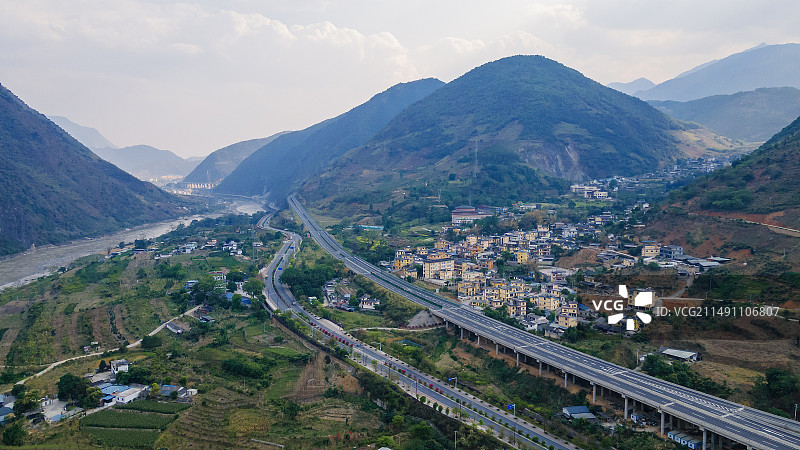 云南怒江美丽公路六库至上江高速风光图片素材