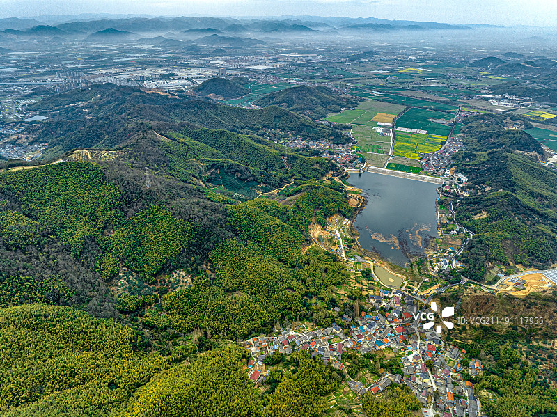 宁波翠屏山五婆湖水库 五湖村 美丽乡村建设 浙江沿海山谷水库和村庄 四明山生态屏障图片素材