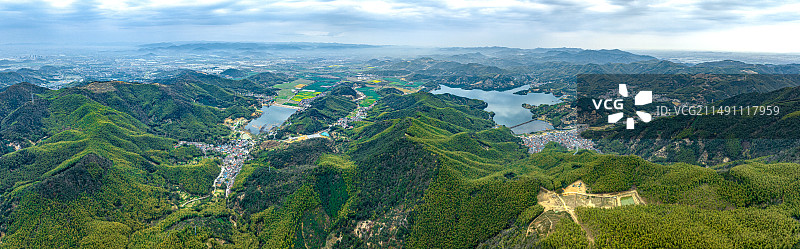 宁波五婆湖水库英雄水库 五湖村 五联村 美丽乡村建设 浙江沿海山谷水库和村庄 四明山生态屏障图片素材