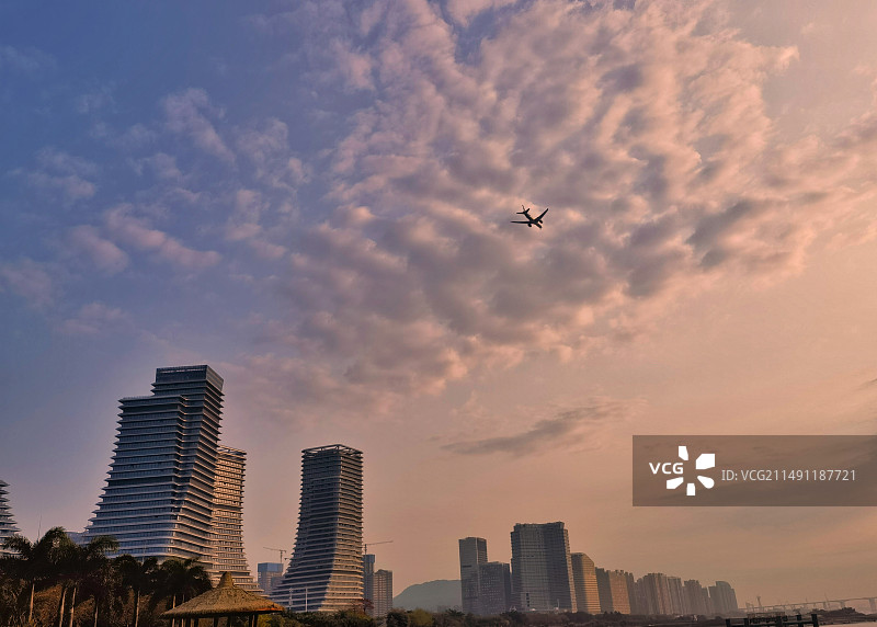 迎着朝阳图片素材