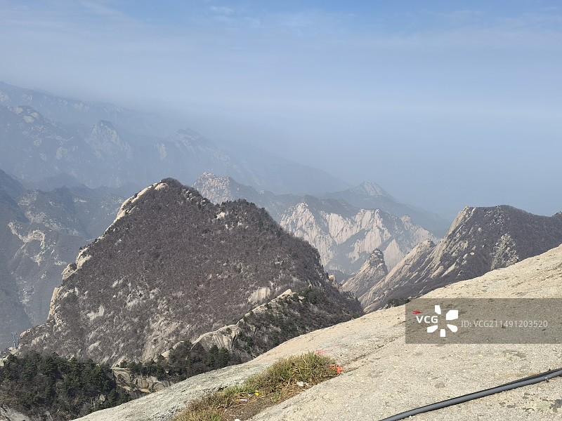 晴天华山的群峰图片素材