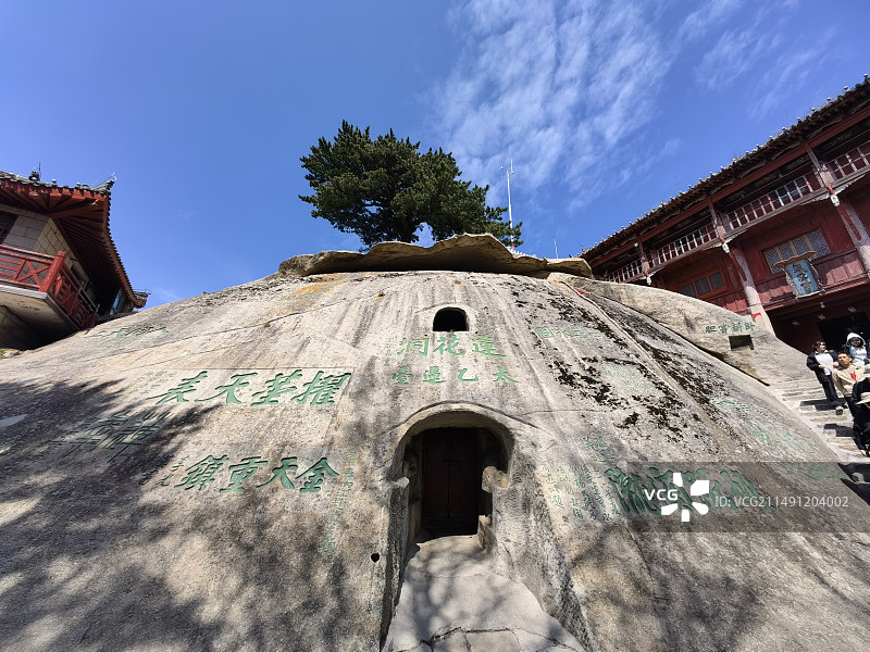 晴天的华山西峰莲花洞图片素材