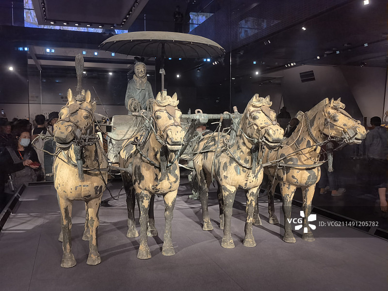西安临潼丽山园秦始皇陵彩绘铜车马图片素材