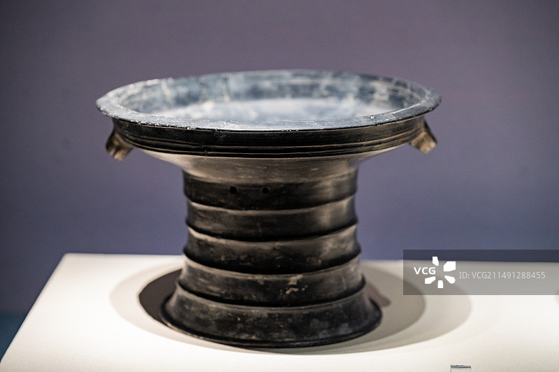 山东博物馆 礼运东方展 龙山文化 黑陶竹节纹豆图片素材