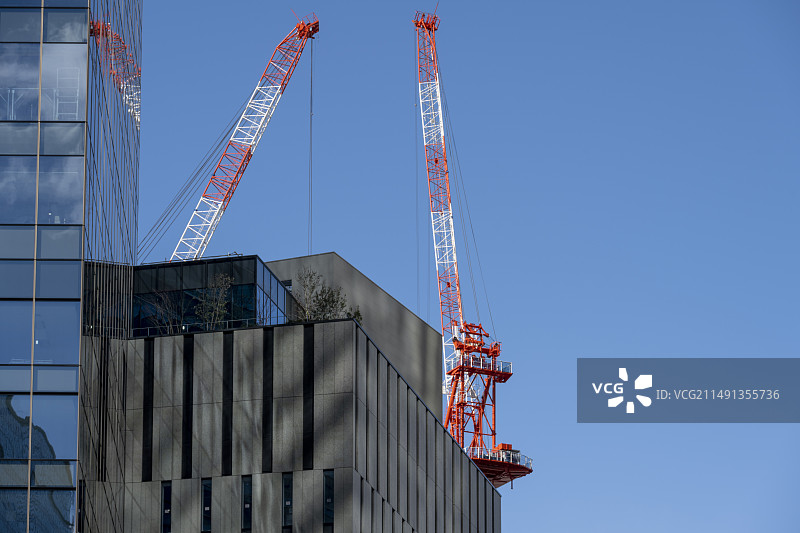 大厦楼顶的吊车图片素材