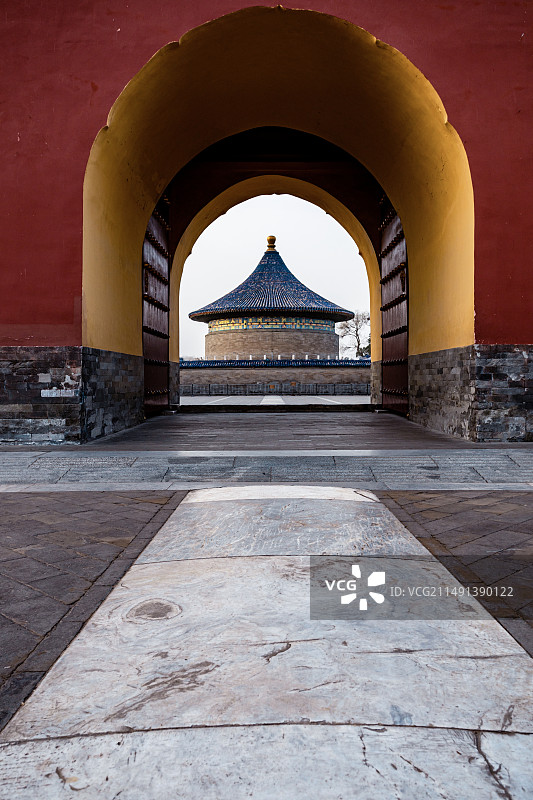 春天清晨无人的北京天坛公园丹陛桥成贞门祈年殿建筑景观图片素材
