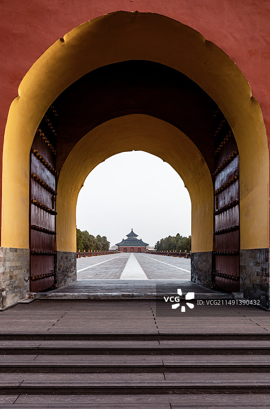 春天清晨无人的北京天坛公园丹陛桥成贞门祈年殿建筑景观图片素材