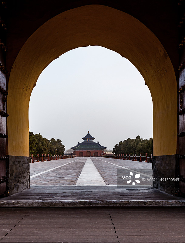 春天清晨无人的北京天坛公园丹陛桥成贞门祈年殿建筑景观图片素材