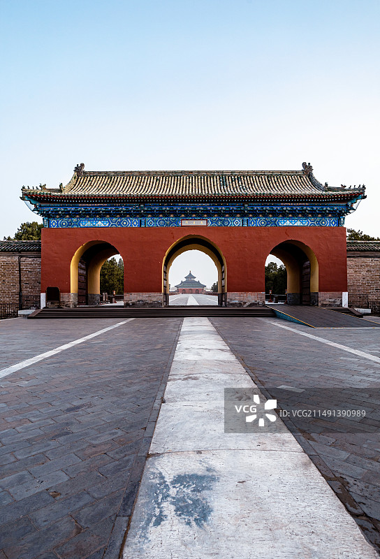 春天清晨无人的北京天坛公园丹陛桥成贞门祈年殿建筑景观图片素材