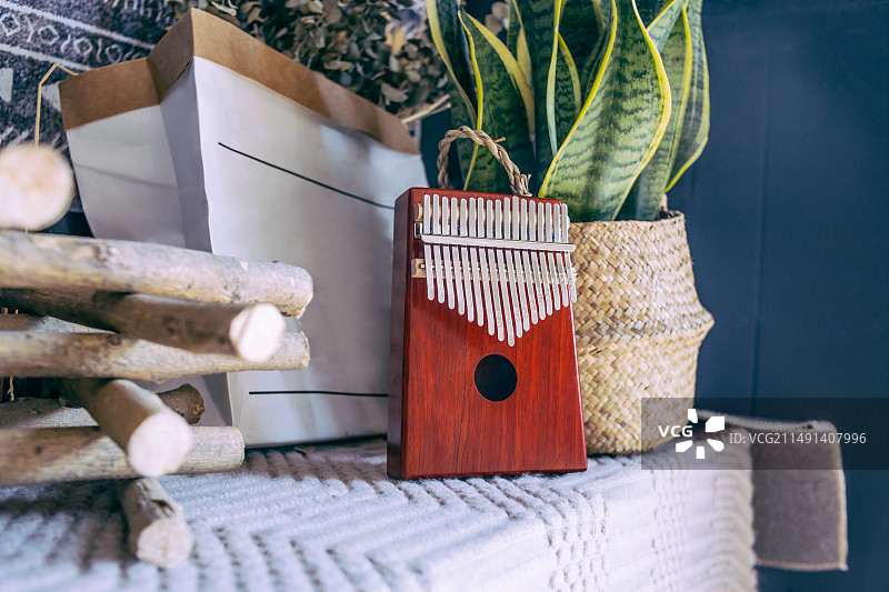 网红乐器手指琴拇指琴林巴琴图片素材