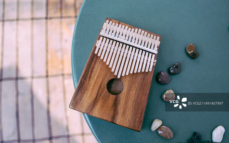 网红乐器手指琴拇指琴林巴琴图片素材