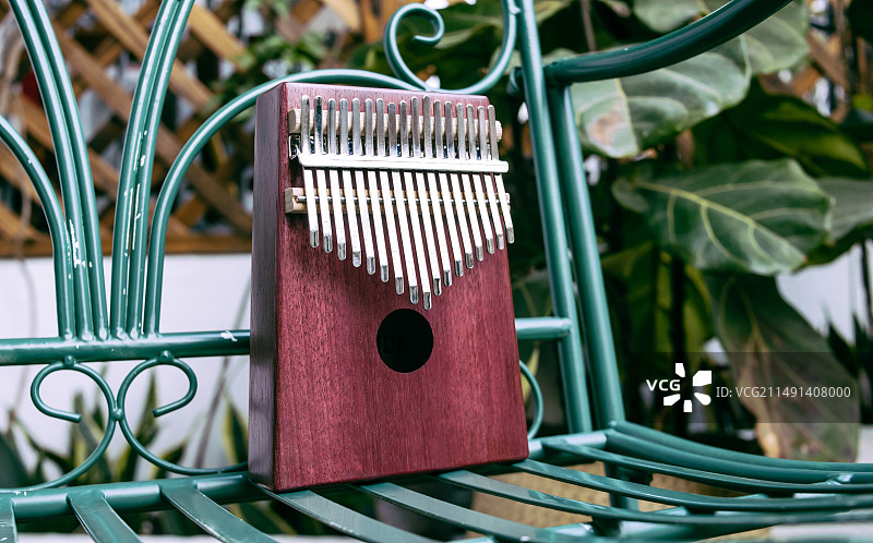 网红乐器手指琴拇指琴林巴琴图片素材