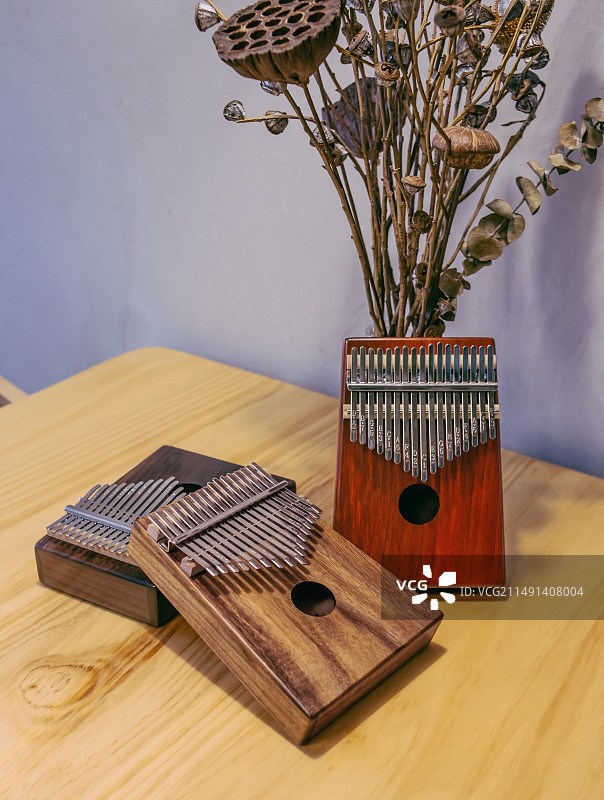 网红乐器手指琴拇指琴林巴琴图片素材