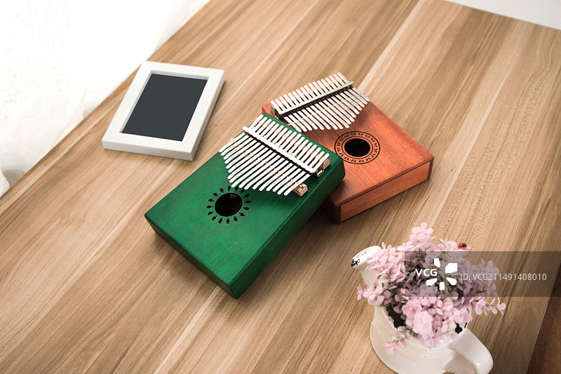 网红乐器手指琴拇指琴林巴琴图片素材