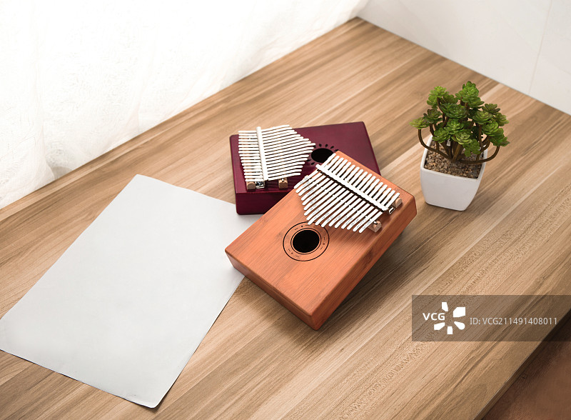 网红乐器手指琴拇指琴林巴琴图片素材