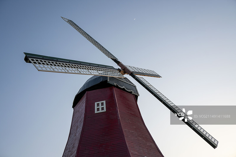 传统风车仰天俯视图片素材