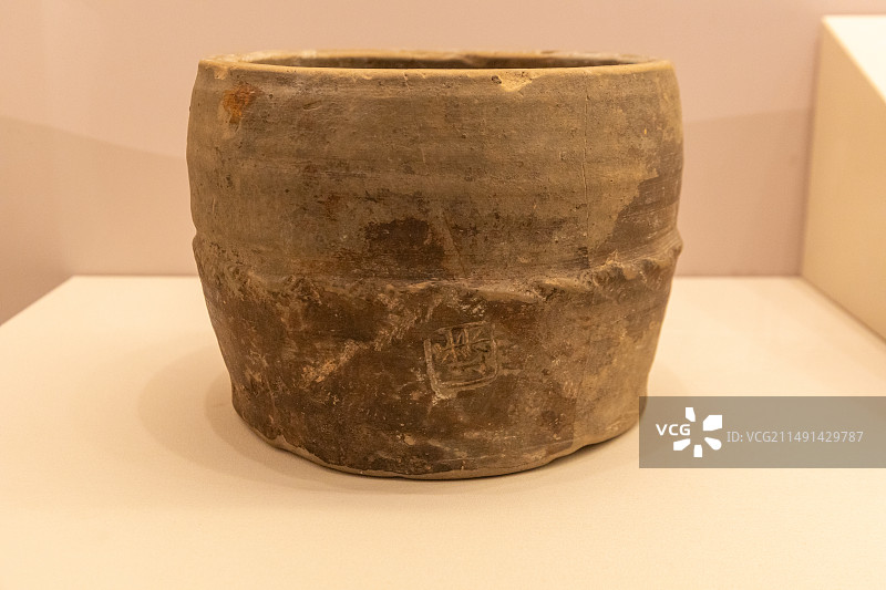 济南博物馆文物齐陶量，济南市天桥区委大院出土，战国，济南市博物馆藏图片素材