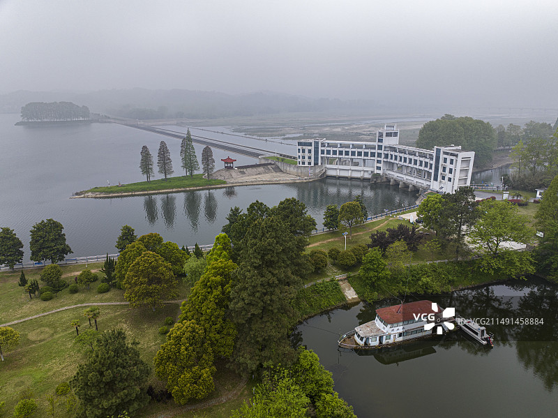 航拍安徽省六安市舒城县淠史航工程展览馆图片素材