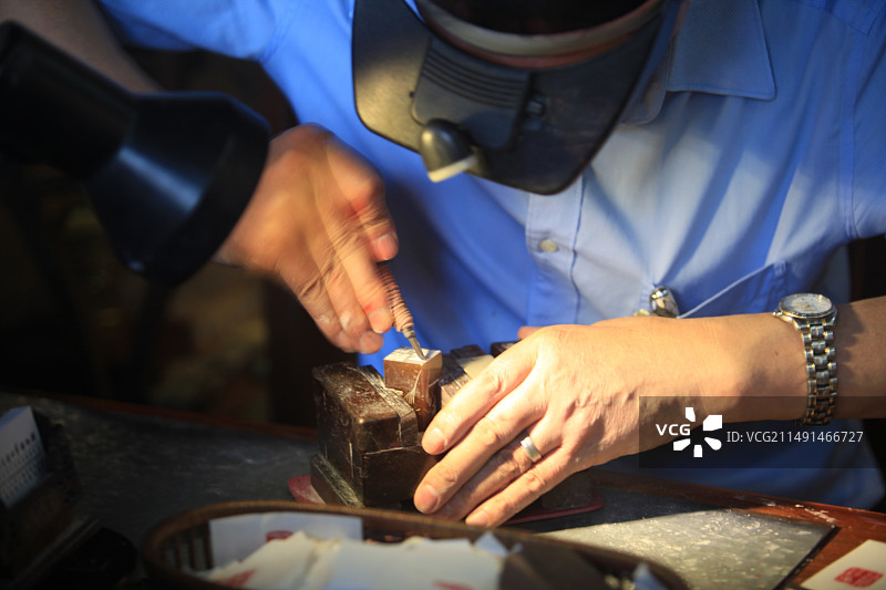 广州陈家祠篆刻的人图片素材