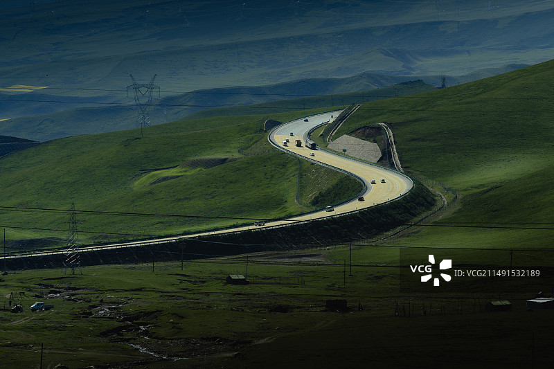 青藏高原上的公路图片素材