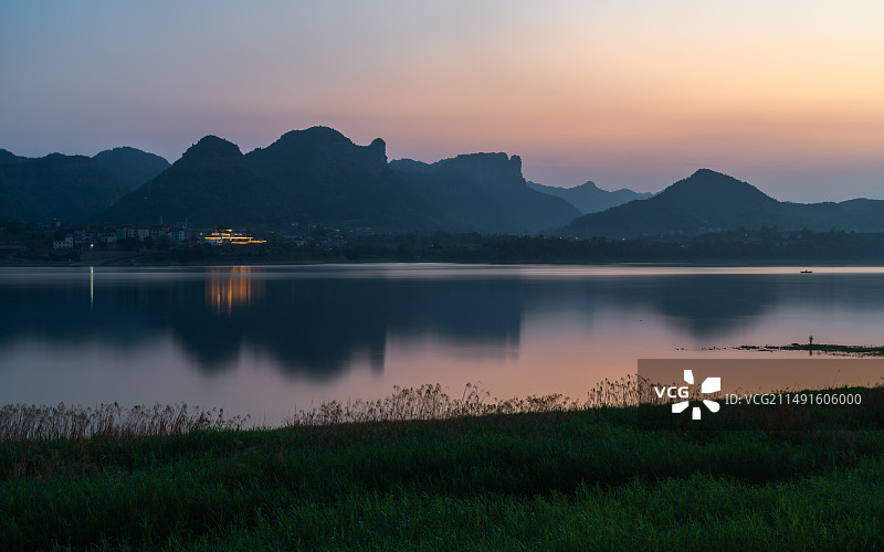 黄昏时宜昌伍家岗长江江景图片素材