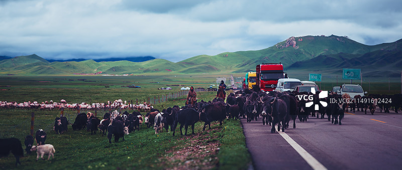 高原致富路图片素材