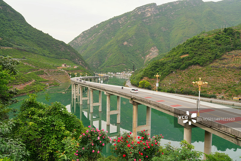 古昭公路～中国最美水上公路起点古夫镇，终点昭君镇昭君桥图片素材