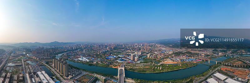 航拍湖南怀化城市风光与铁路线路图片素材