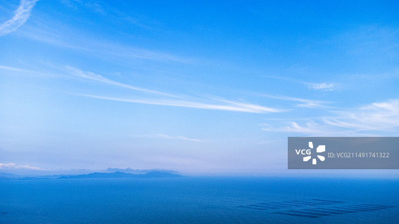 蓝天白云的大海背景图片素材